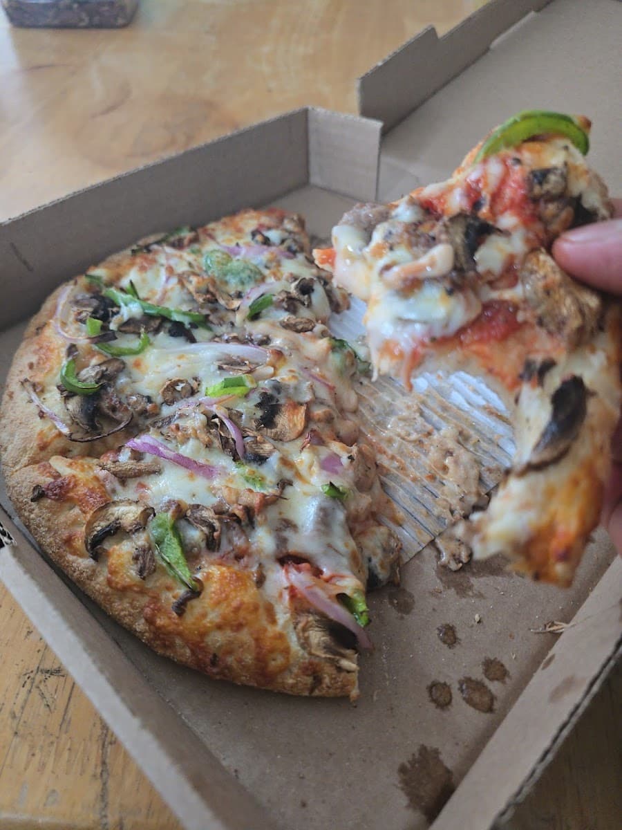 Bulldawg Pizza Wings & More photo 3