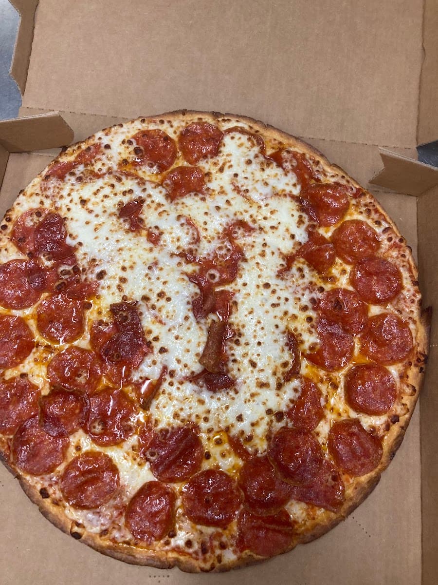 Bulldawg Pizza Wings & More photo 4