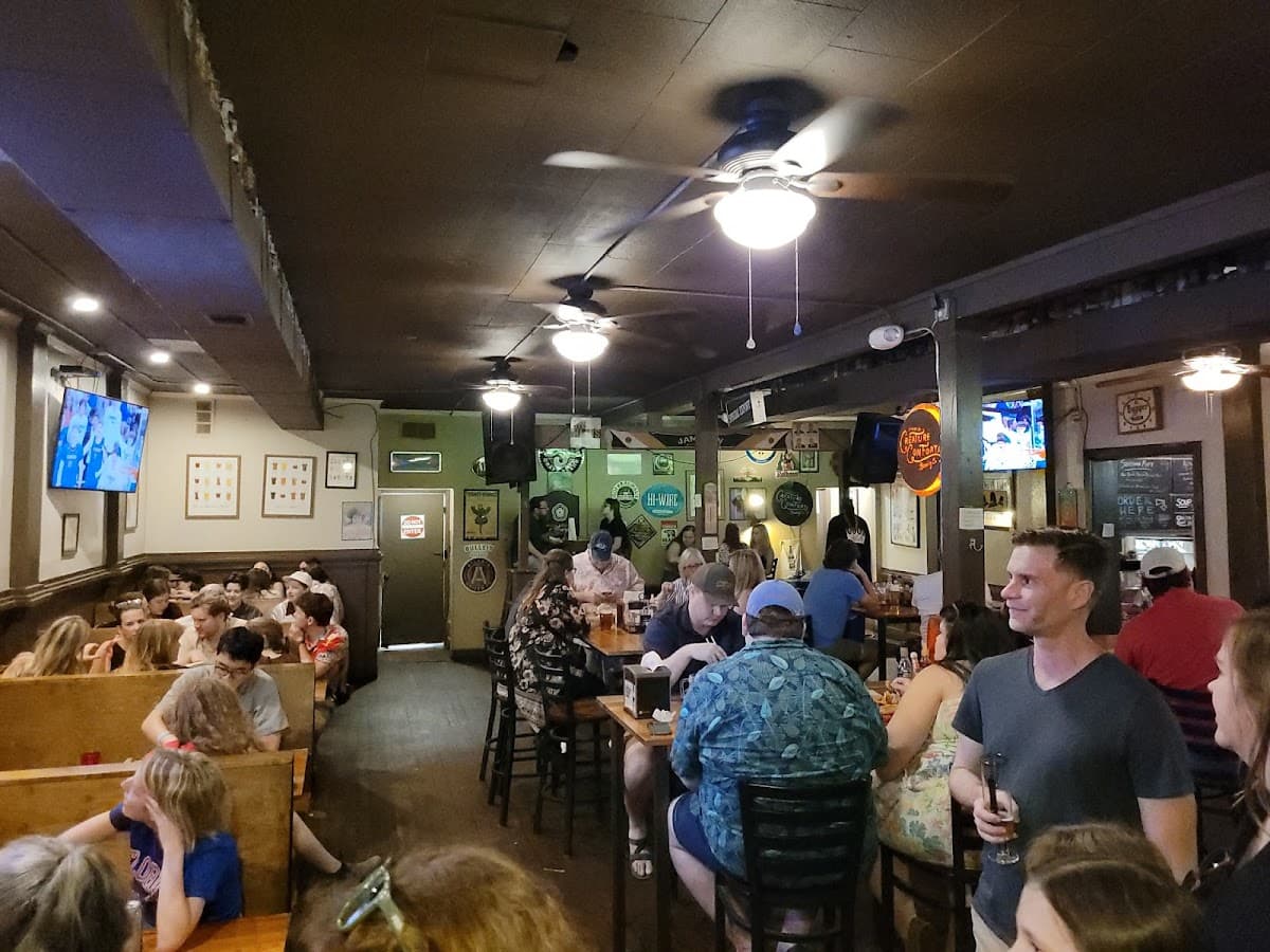 Hi-Lo Lounge photo 3