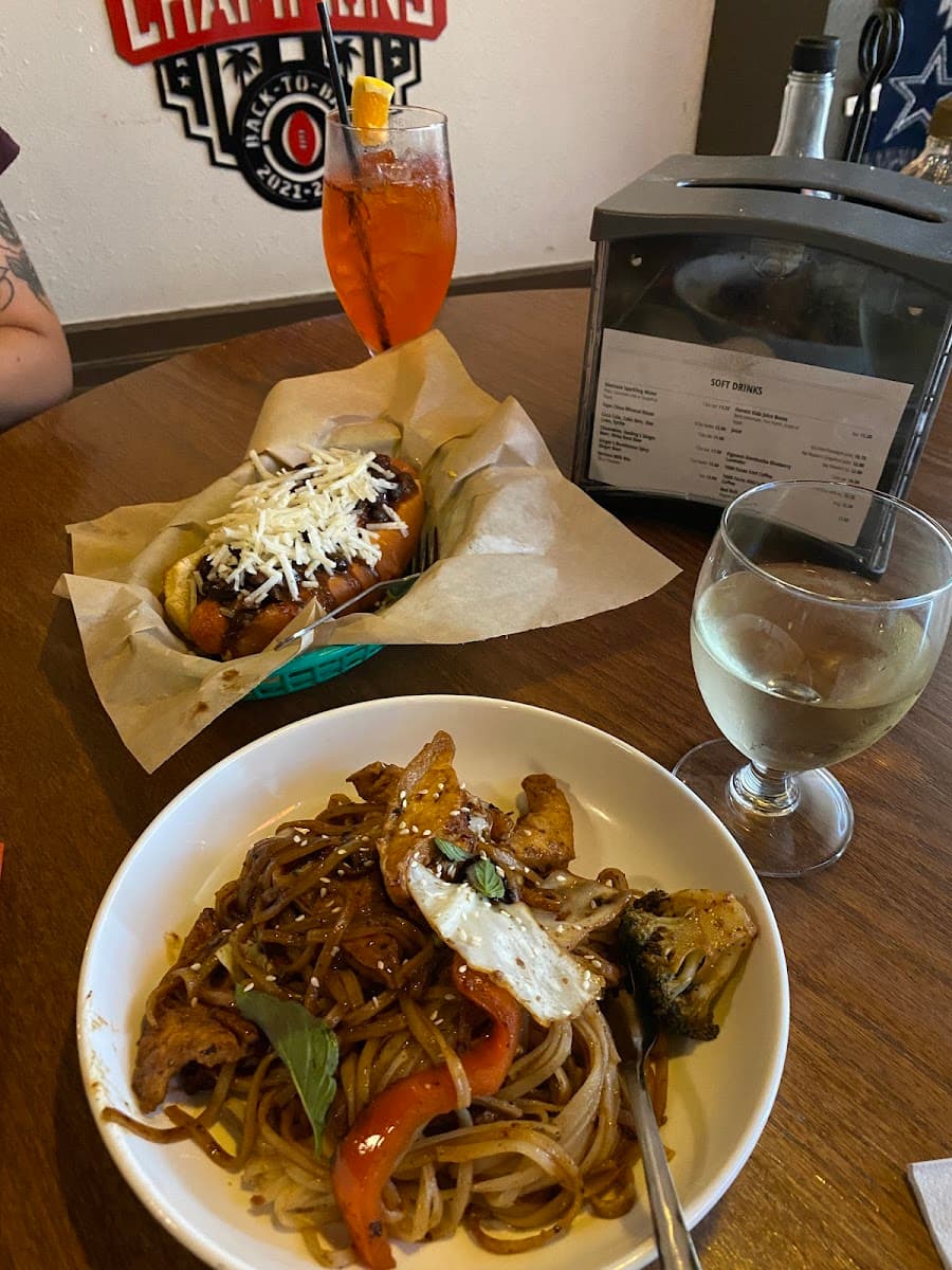 Hi-Lo Lounge photo 5