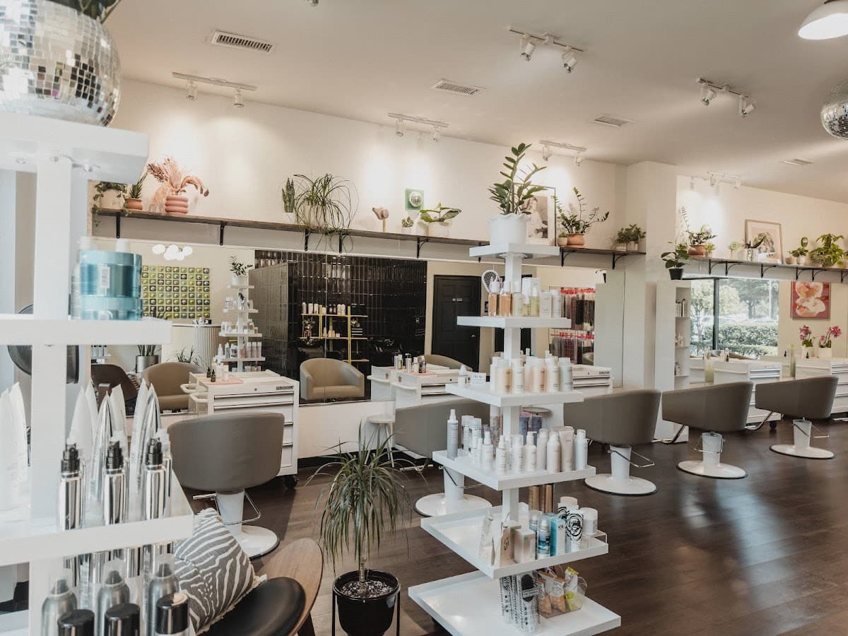 Hologram Salon photo 2