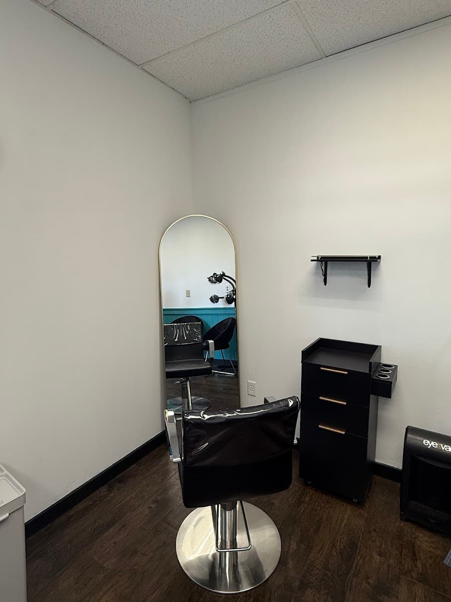 Modern Mane Salon in West Broad, Athens, GA