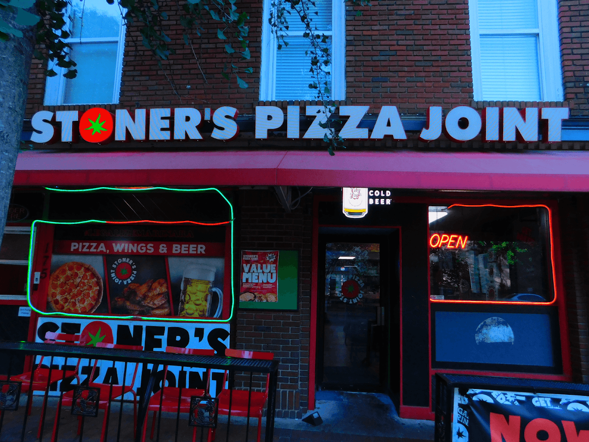 Stoners Pizza Joint photo 3
