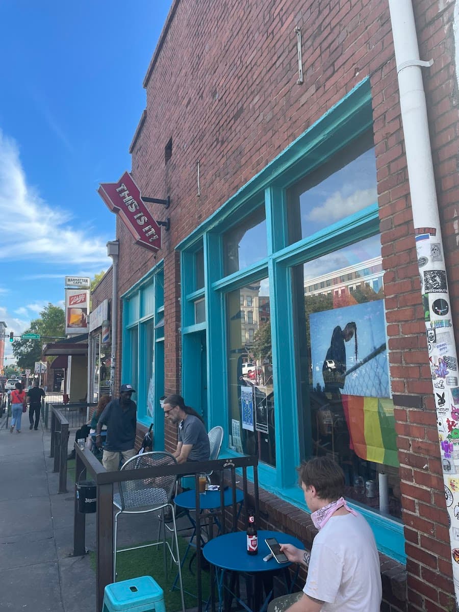 The World Famous photo 4