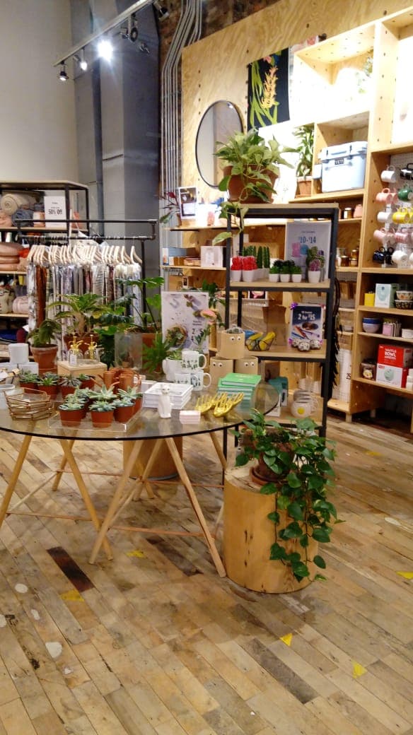 Urban Outfitters photo 2