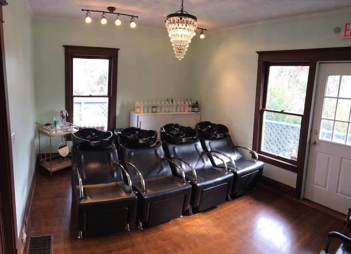 Blonde Beauty Bar photo 3