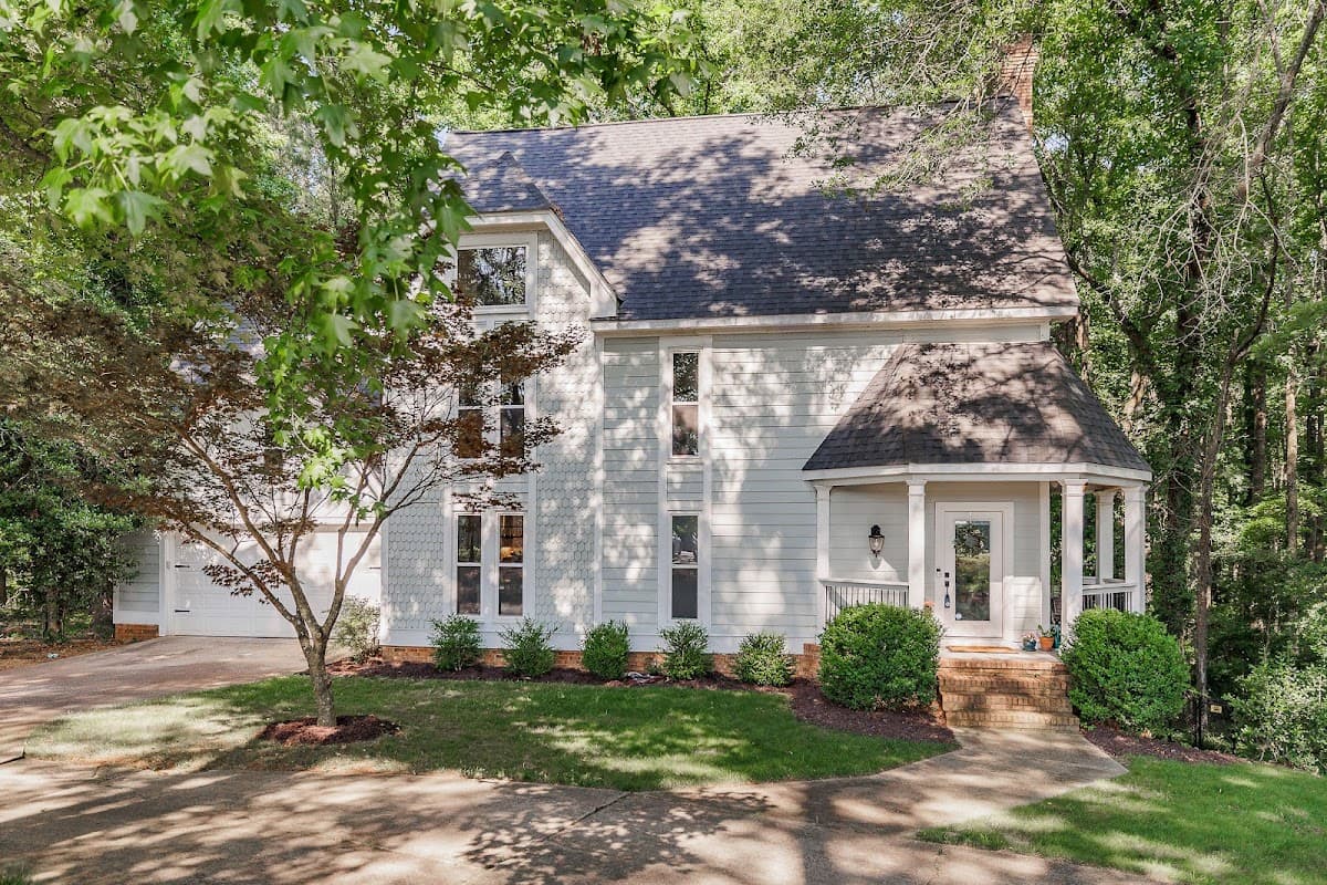 Cara Thompson, Real Estate with 5Market Realty photo 2