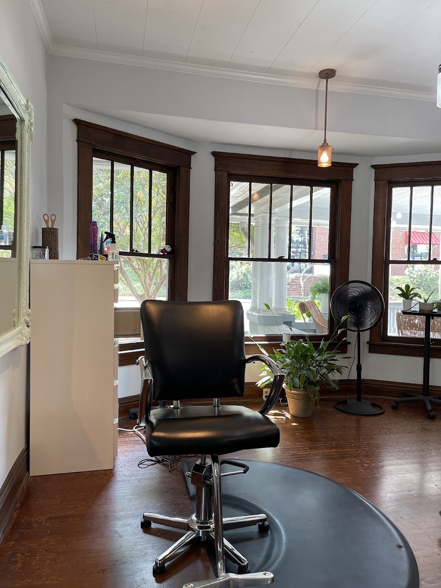 Blonde Beauty Bar photo 2