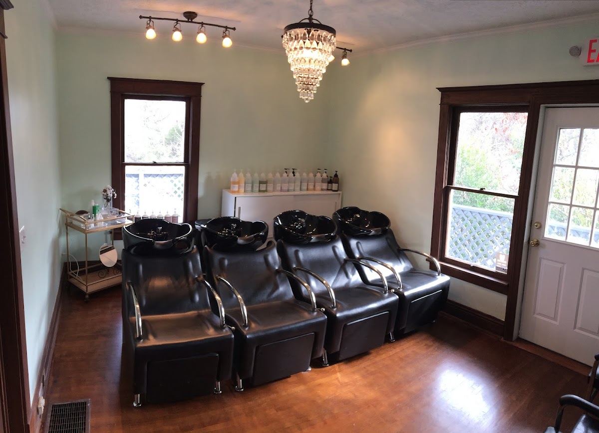 Blonde Beauty Bar photo 3