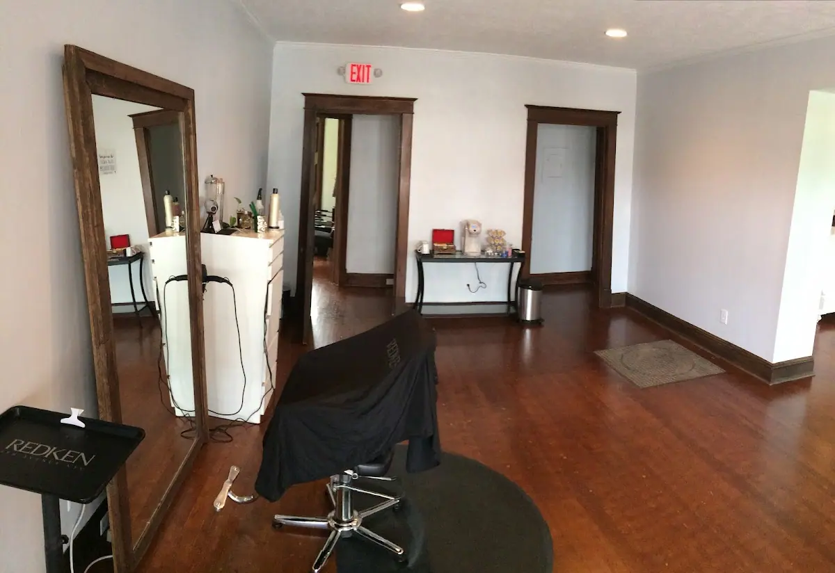 Blonde Beauty Bar photo 5