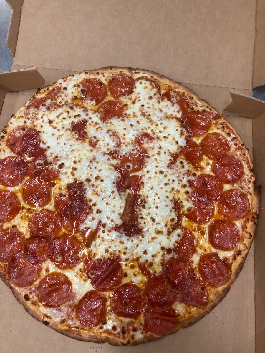 Bulldawg Pizza Wings & More photo 4