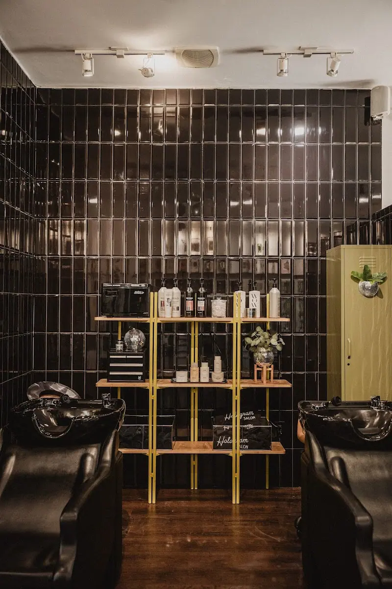 Hologram Salon photo 4