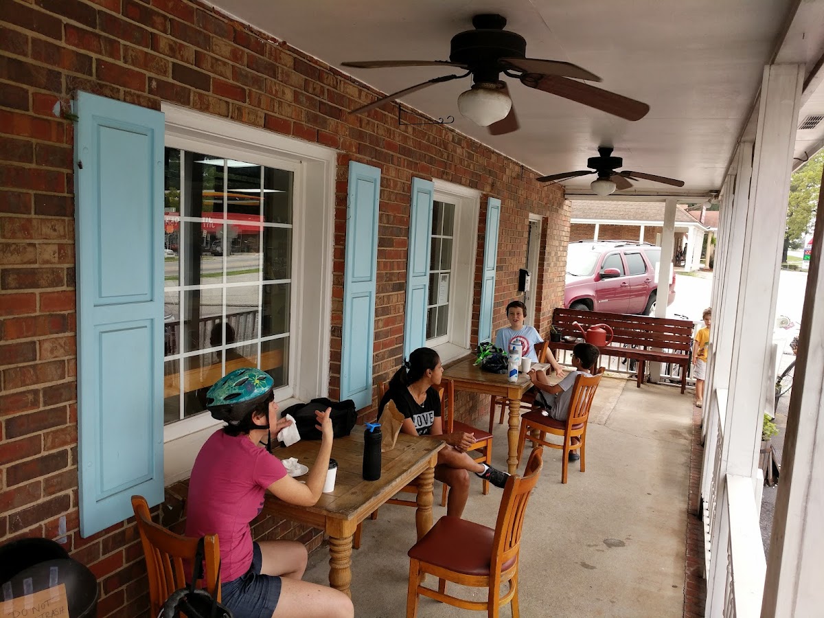 KiKi's Bakeshop photo 4