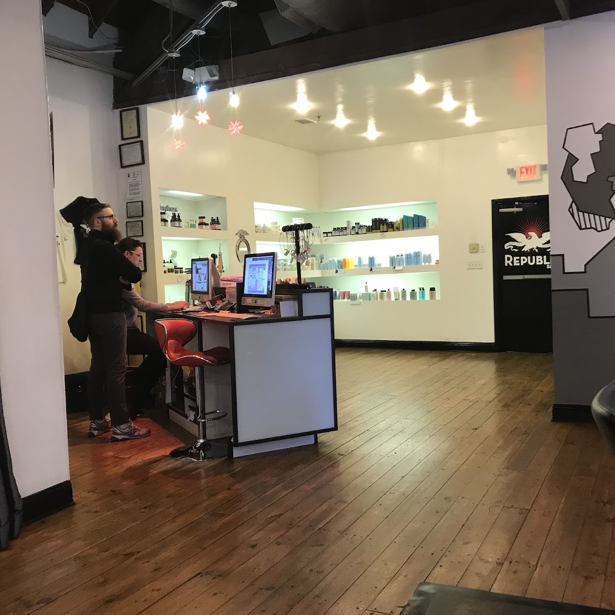 Republic Salon photo 4