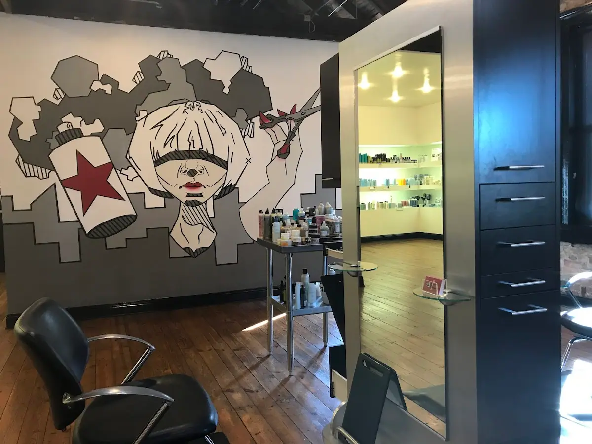 Republic Salon photo 5