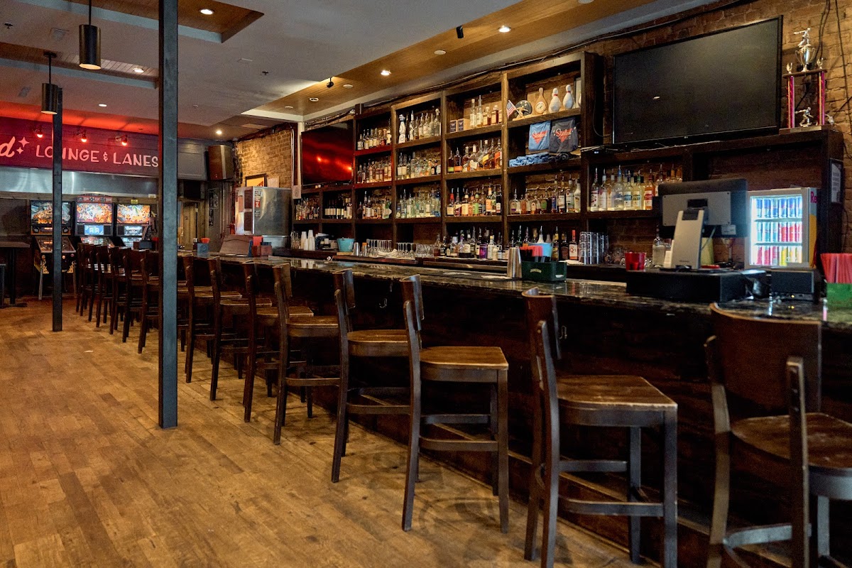 Starland Lounge & Lanes photo 4