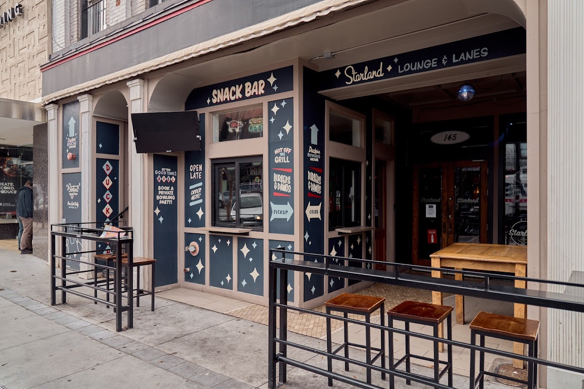 Starland Lounge & Lanes photo 5