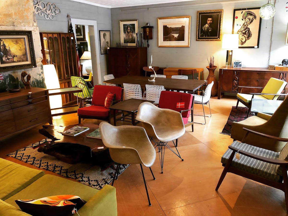 Starlite Showroom photo 3