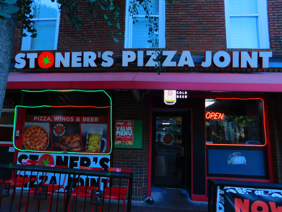 Stoners Pizza Joint photo 3