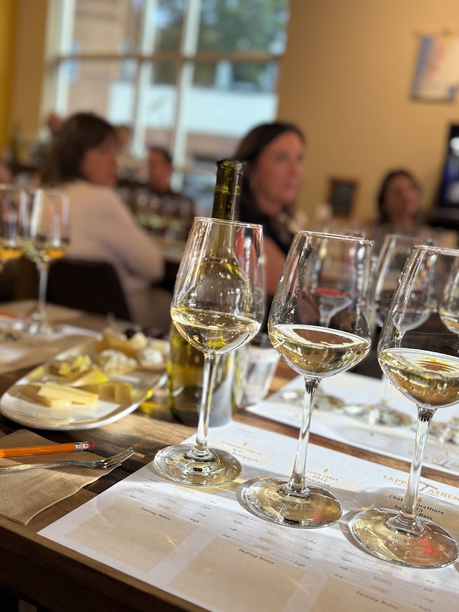 Tapped Athens Wine Tasting Market photo 5