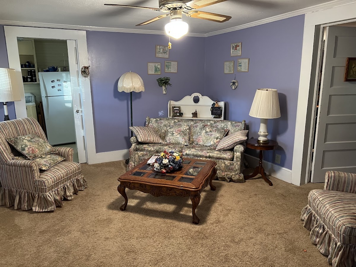 The Chicken Coop Bed 'n Breakfast photo 3