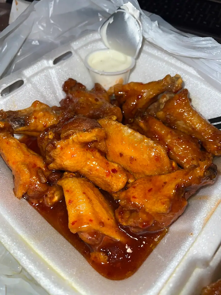 Wingster Restaurant photo 4